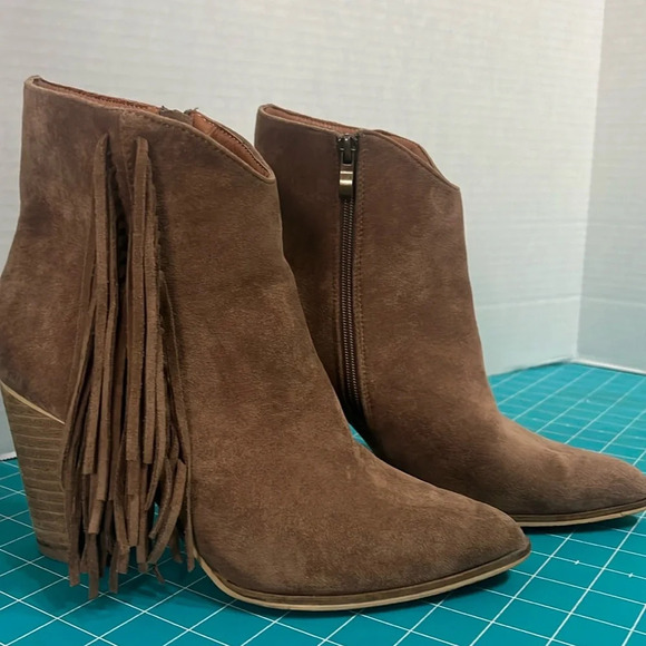 Beautiful Carmel Brown leather Suede Fringe boots Beast Fashion for the Buckle - Picture 1 of 13